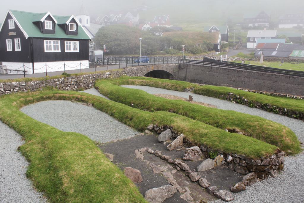 Viking farm at Kvívík on Streymoy eroded by sea waves (source: https://vikingexplorer.files.wordpress.com/2012/07/21_kvivik.jpg)