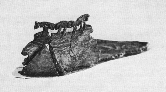 Kvívík shoe (source: Margarethe Hald: Primitive Shoes. Copenhagen (: National Museum of Denmark), 1972, s. 160) 