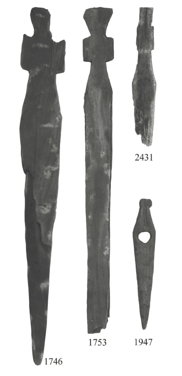 Owners marks from Leirvík on Eysturoy (source: Steffen Stummann Hansen – Inga Merkyte – Joanna Bending: Toftanes, a Viking Age Farmstead in the Faroe Islands: archaeology, environment and economy. Acta Archaeologica 84/1. Oxford (: Willey, Blackwell), 2013, s. 98)